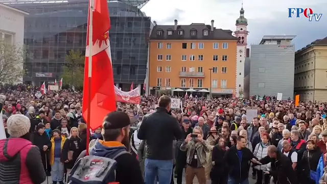Bilder Menschenmassen bei der friedlichen Corona-Demo in Innsbruck