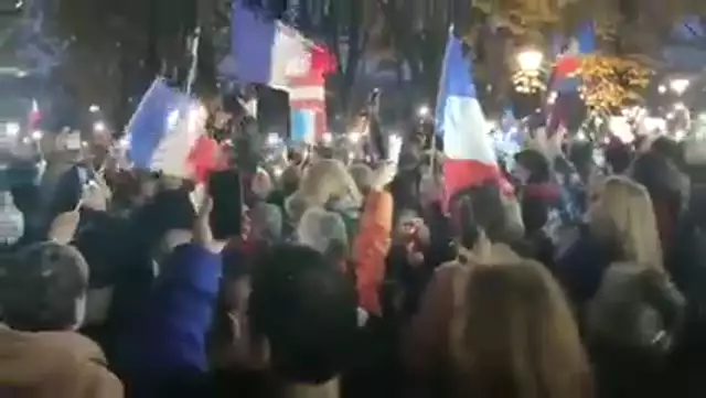„Liberte pour Autriche“ - Demo für die Freiheit in Österreich in Paris!