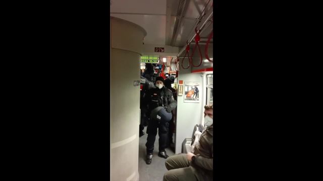 Polizei-Großeinsatz in Bregenz wegen maskenlosen ÖBB-Fahrgästen