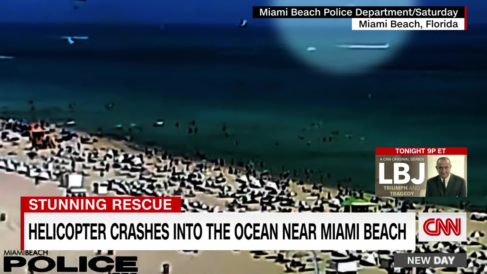 Video captures helicopter crashing into ocean near packed Florida beach - 20.2.2022