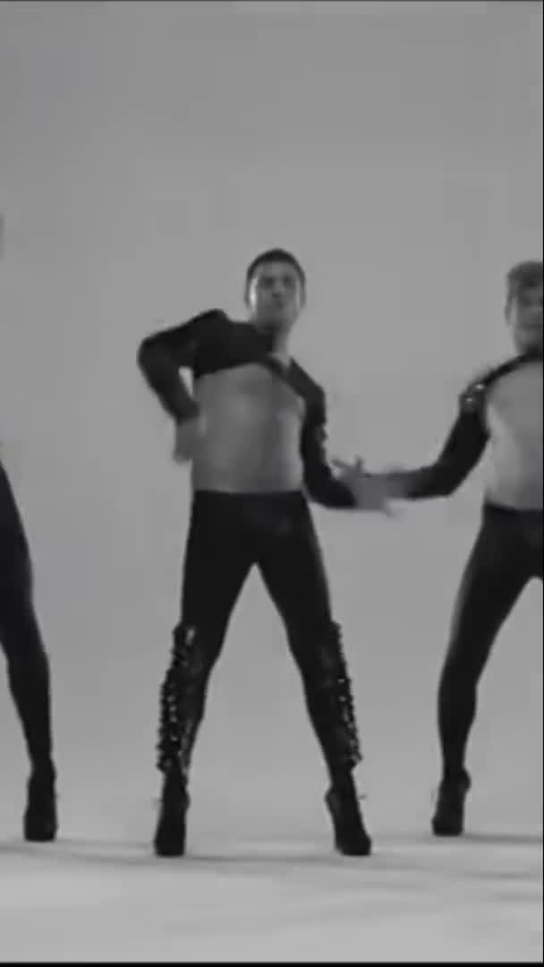 Ukraine: Zelensky tanzt in Leder, Latex und high heels