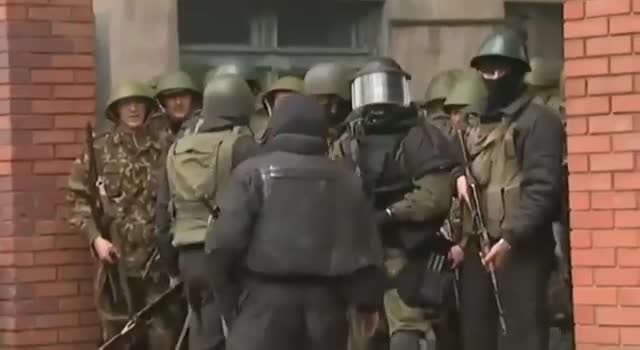 Mariupol: So bekämpften ukrainische Nazi-Armee-Brigaden die russische Bevölkerung (Video aus 2014)