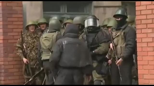 Mariupol: So bekämpften ukrainische Nazi-Armee-Brigaden die russische Bevölkerung (Video aus 2014)