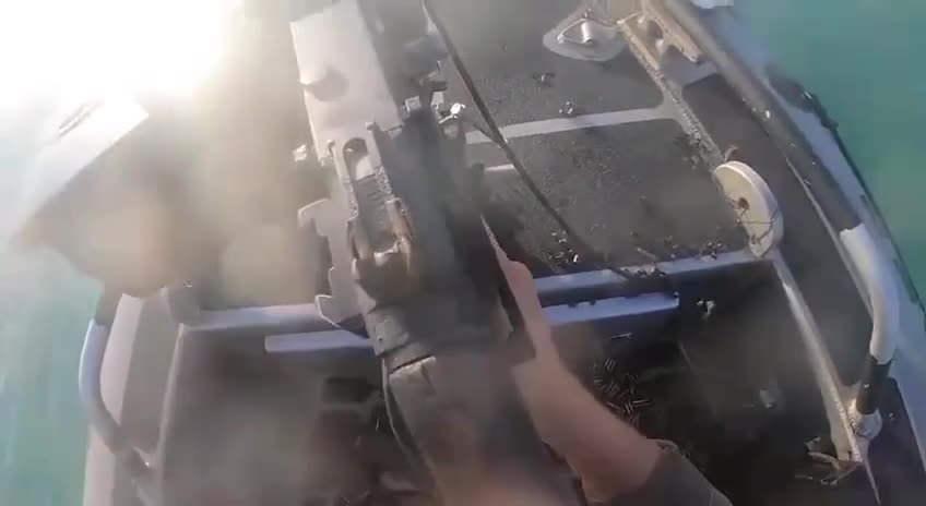 Israelische Soldatinnen schießen auf ein Boot und ertrinkende Palästinenser